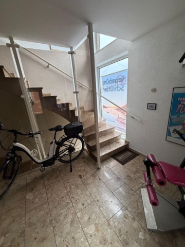 k-Treppenaufgang zum OG im Vorderhaus